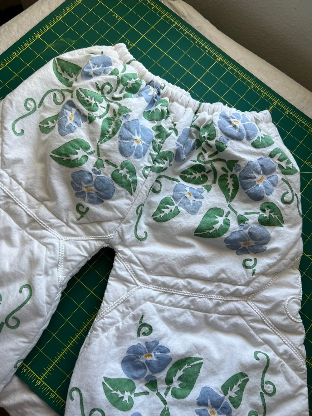 Handmade antique vintage quilt pants size small /medium - Picture 2 of 3